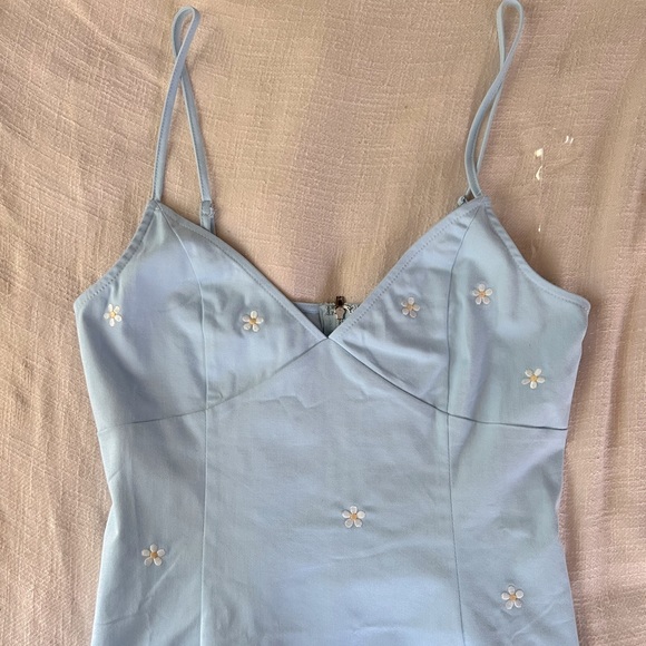 NWOT Daisy Embroidered Mini Dress - Picture 1 of 4